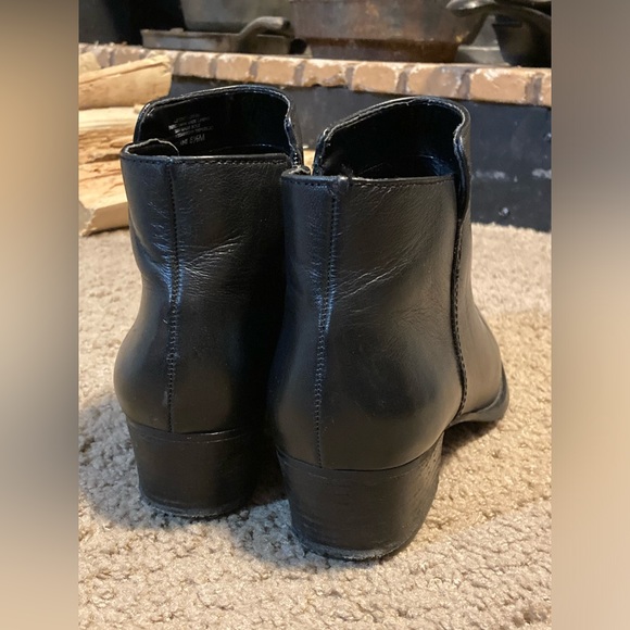 Jessica Simpson leather ankle boots. Size 8.5 W. - Picture 4 of 6